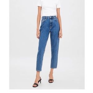 ZARA - MOM FIT BLUE JEANS